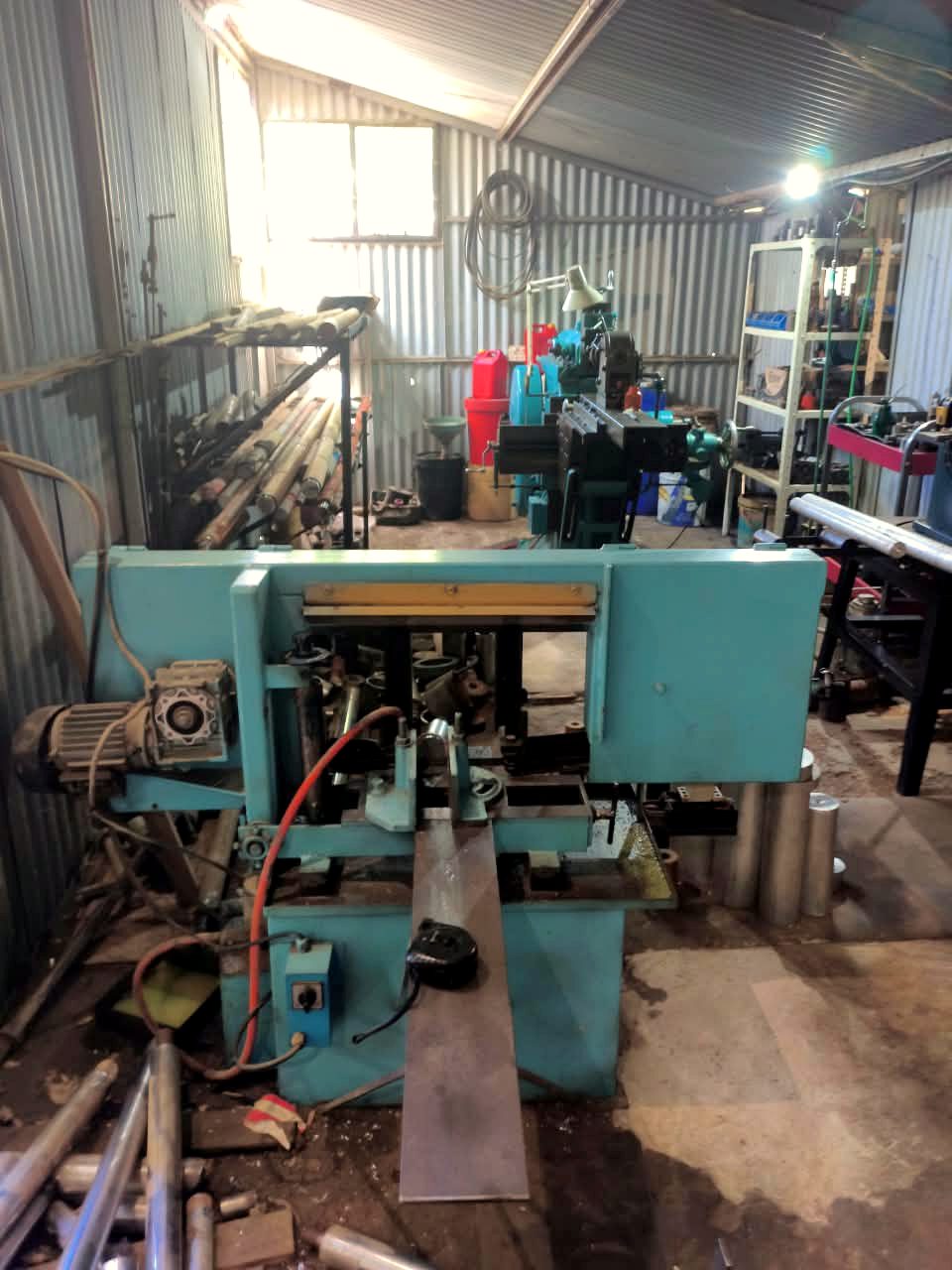 Automatic bandsaw